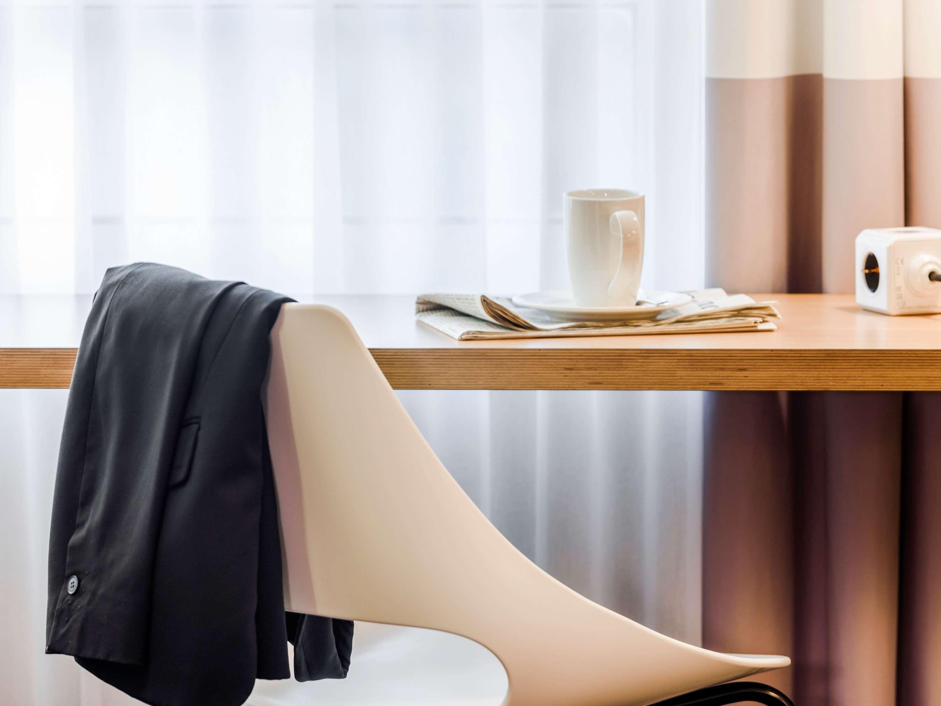 Ibis London Docklands Canary Wharf Bagian luar foto