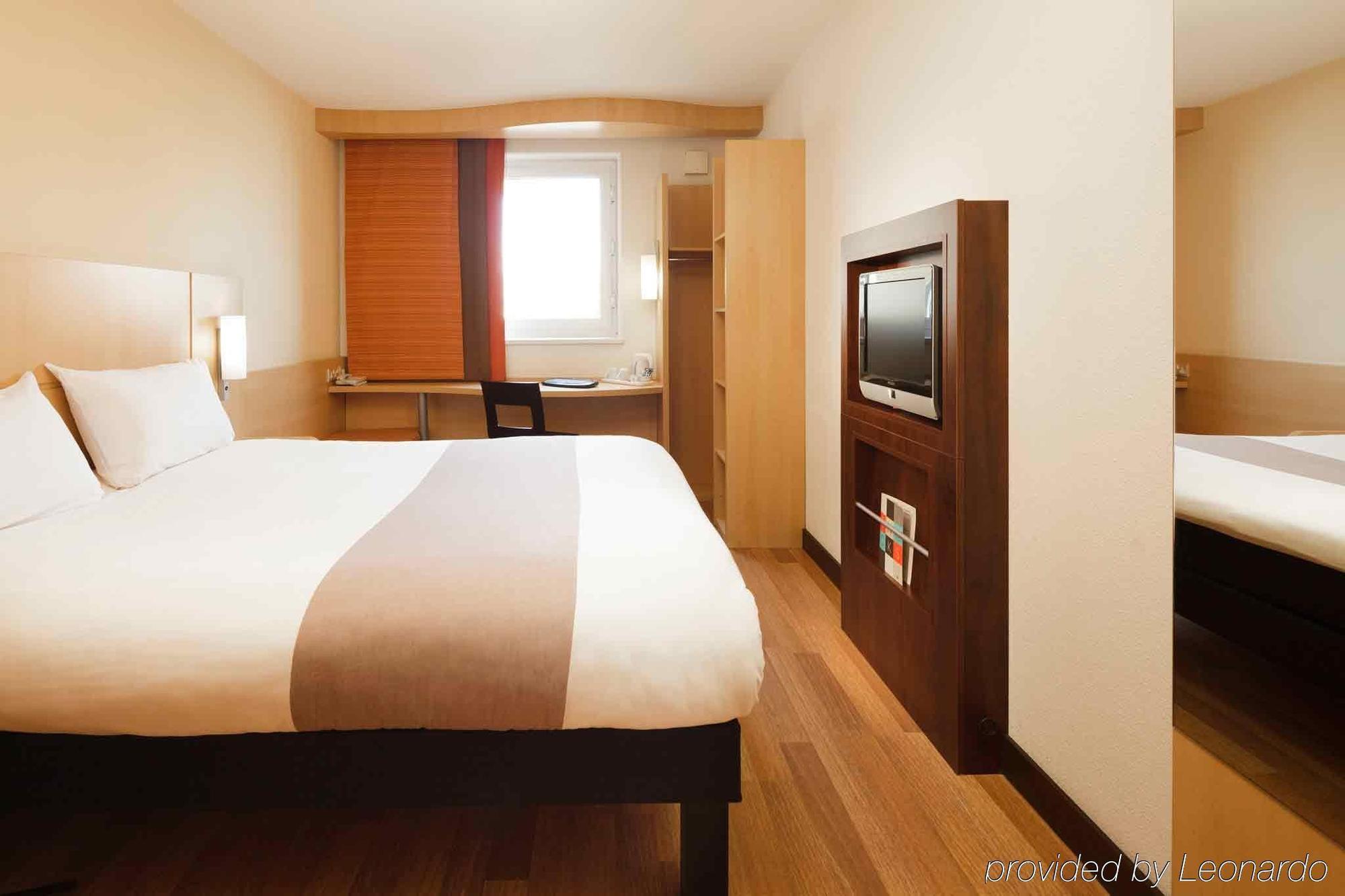 Ibis London Docklands Canary Wharf Bagian luar foto