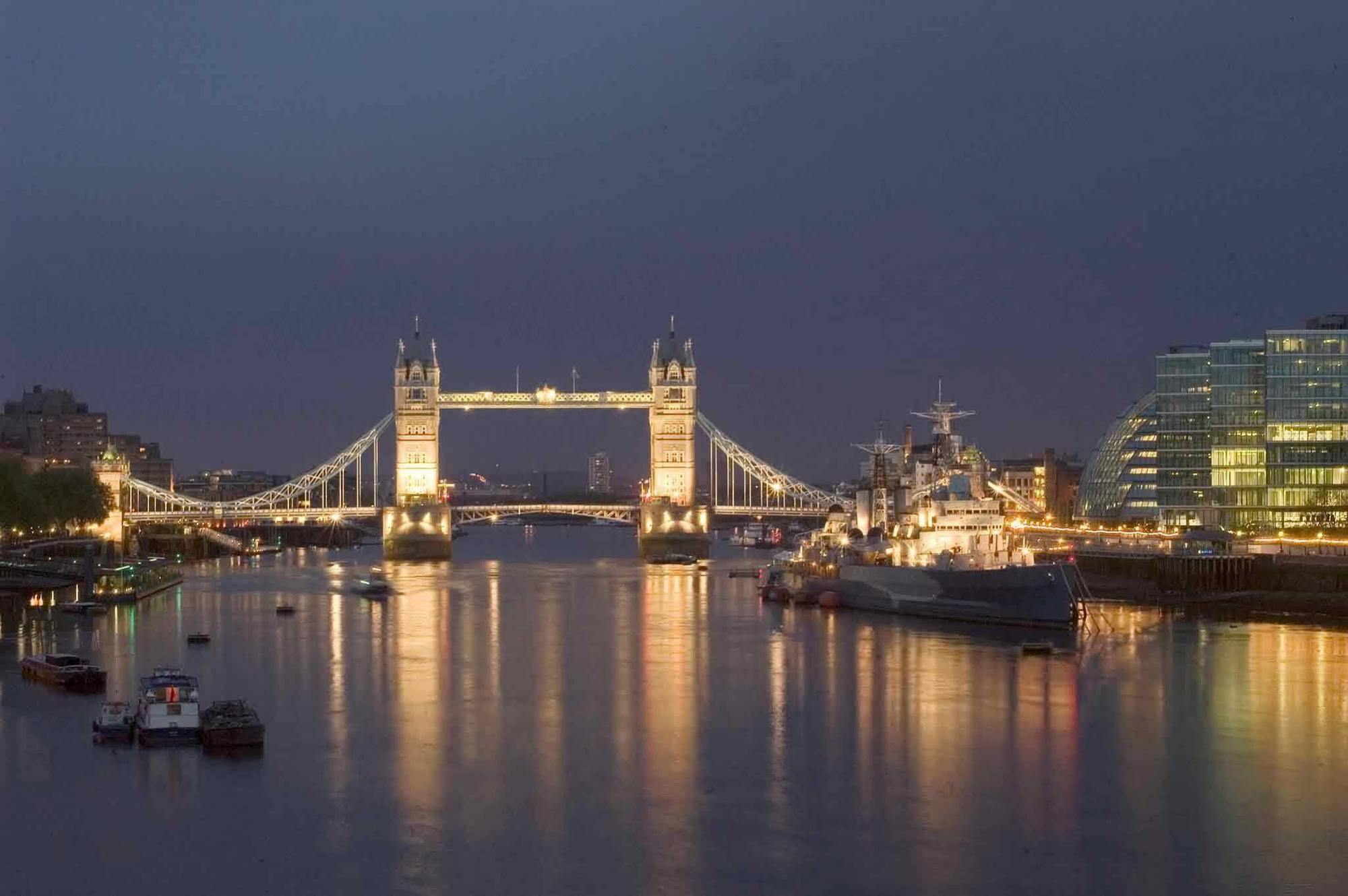 Ibis London Docklands Canary Wharf Bagian luar foto